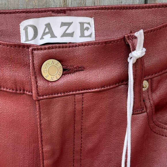 DAZE Daily Driver Coated Cropped Jeans in Wine Lips Womens 32 Burgundy Red NWT - Picture 14 of 16